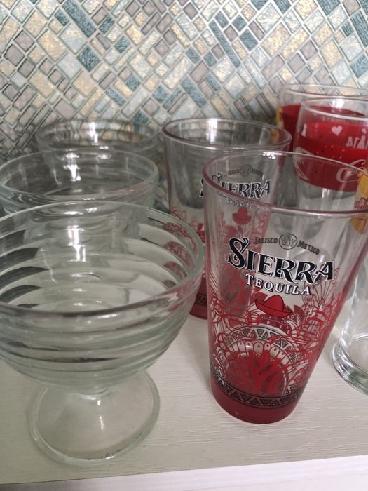 Стаканы и креманки.