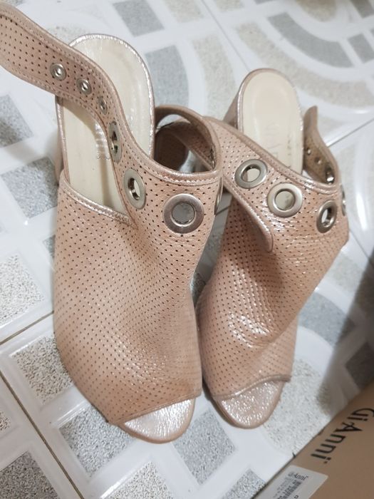 Сандали Gianni естествена кожа нови