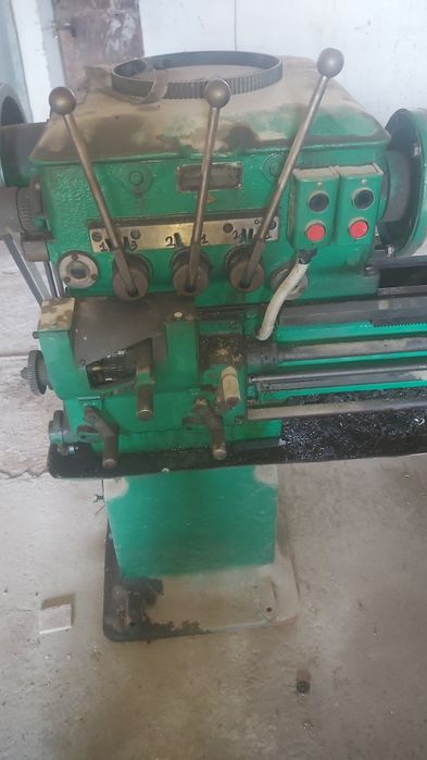 Токарный станок  сотилади