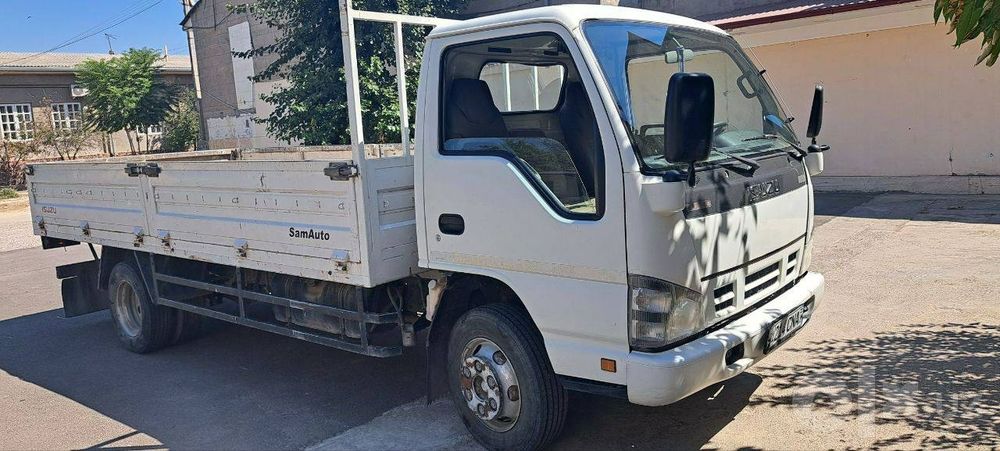 Isuzu nqr yuk mashinasi