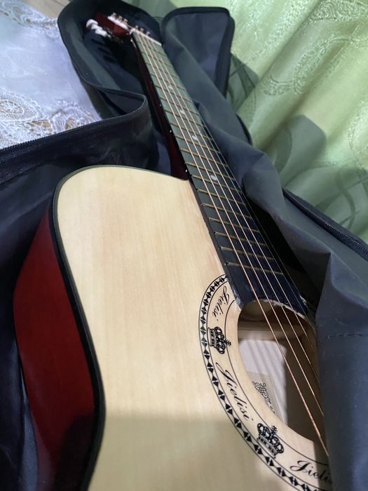 Chitară acustică Jielisi (model Cutaway) + Husă inclusă – Ca nouă