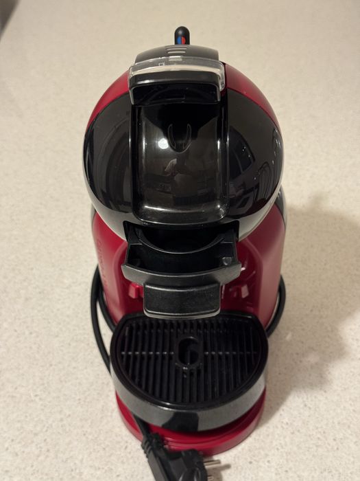 Espressor capsule Dolce Gusto Rosu