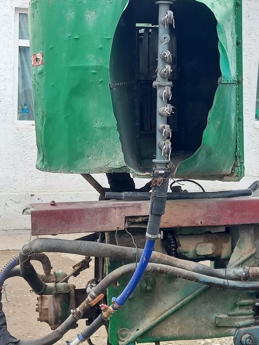 Трактор егістікті дәрілеуге арналған