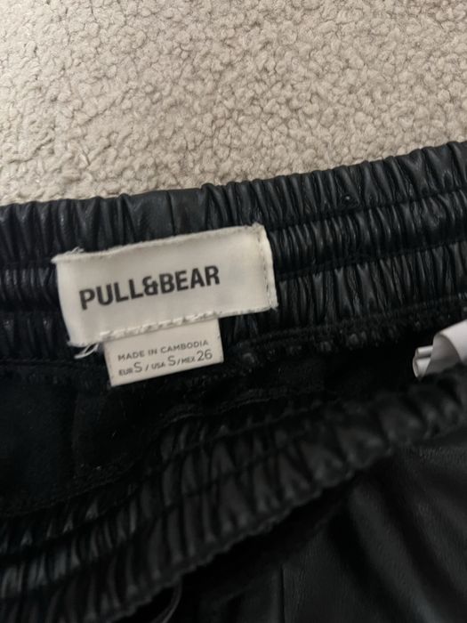 Черен кожен панталон pullbear