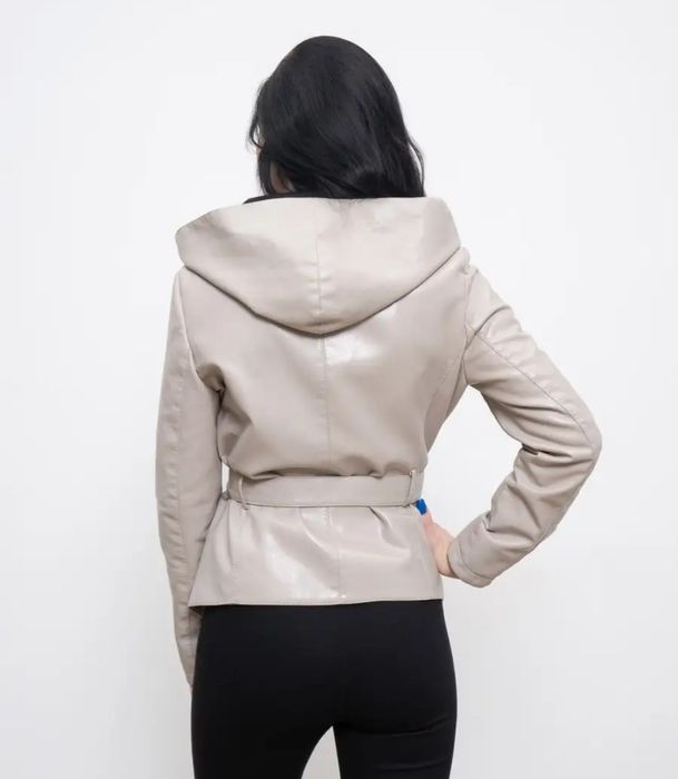 Продам кожанку косуху куртку с капюшоном