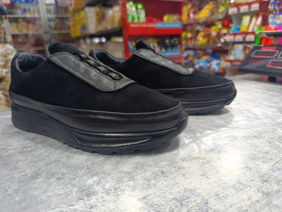 Renzo Rinaldo, zamishli oyoq kiyim.