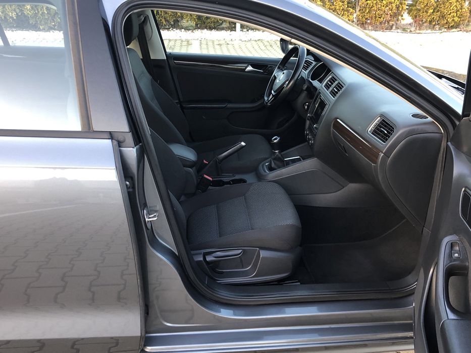 VW Jetta an fabricatie 12/2016 motor 2.0 tdi 110cp navigatie parktronic  comenzi volan jante euro 6