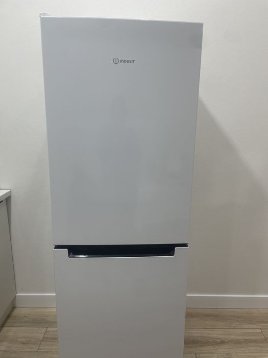 Продам холодильник Индезит