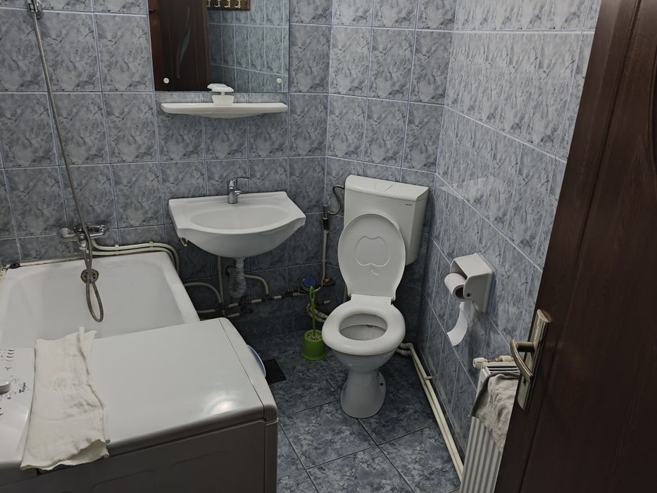 Închiriez garsoniera