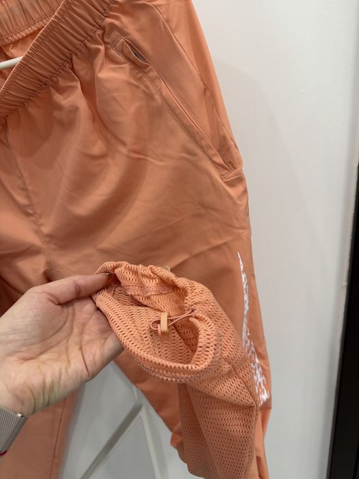 Шушлек в прасковен цвят на Nike