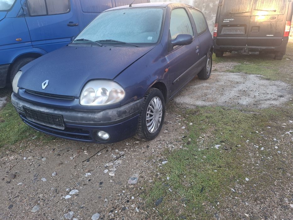 Рено Клио 1.2 бензин 2000г.