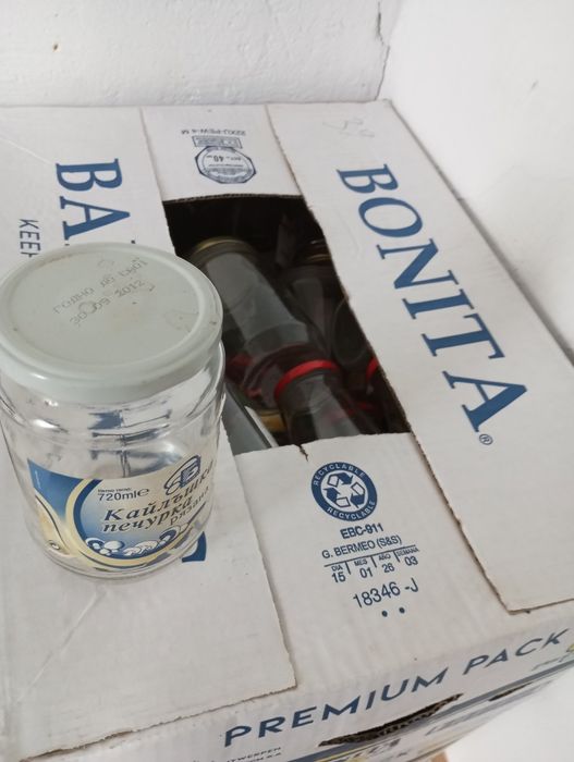 Продавам буркани и шишета с винт