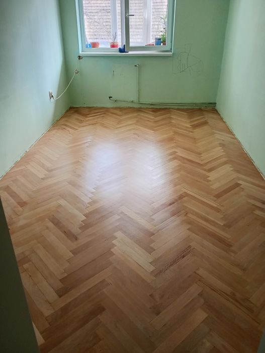 raschetat montat chituit  lacuit parchet din lemn  masiv si stratifica