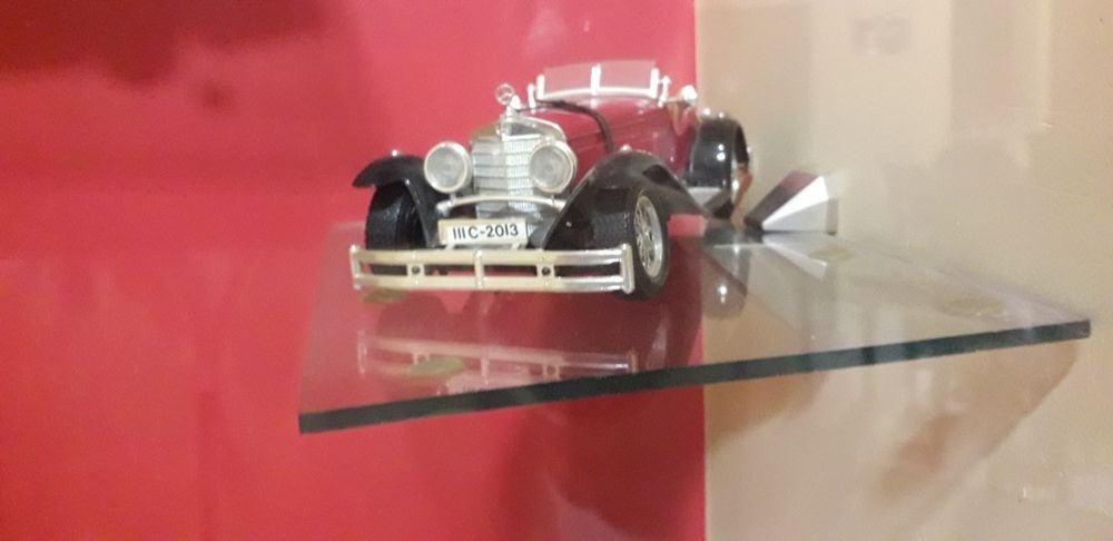 Продавасе колекция от коли