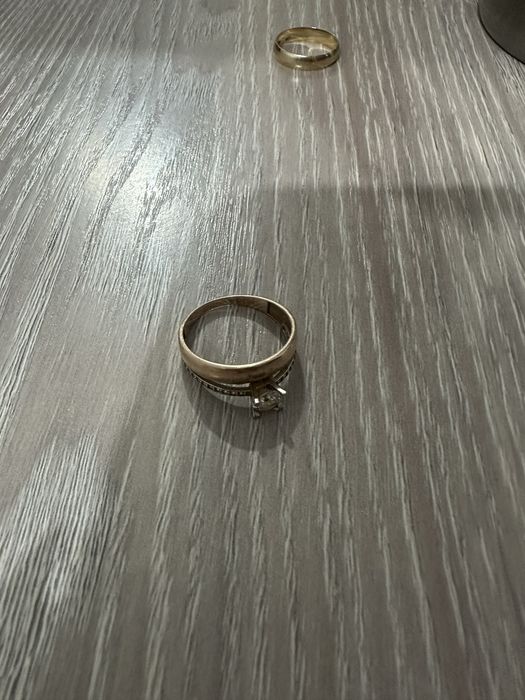 Продам  золотые кольца