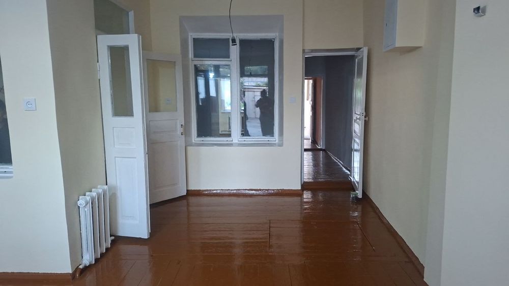 Срочно уй сотилади.