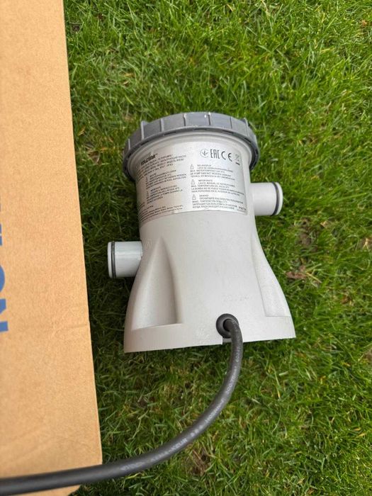 Vand pompa Bestway 58381  folosita 1 data + piscina rot. 2.5m bonus