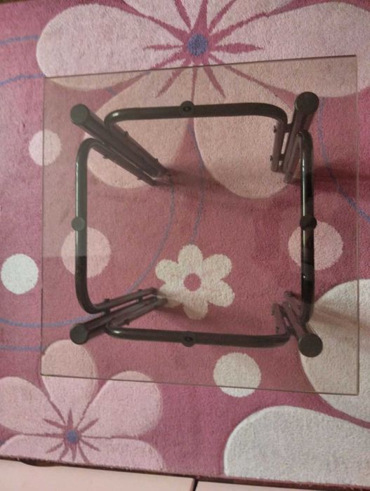 Стъклена масичка