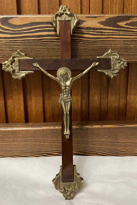 Крест настенный. Дерево и латунь