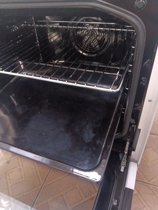 Свободно стояща печка с керамичен плот Gorenje с 2 години Гаранция!