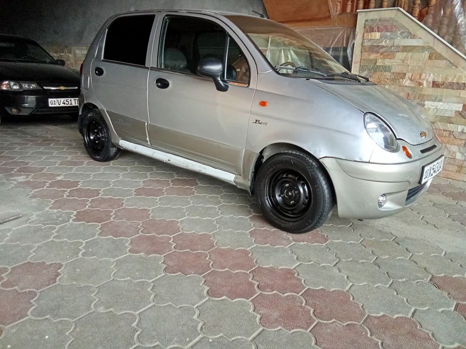 Moshina sotiladi naxtka