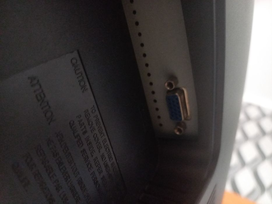 Монитор Samsung SyncMaster 2243NW 22" 1680x1050