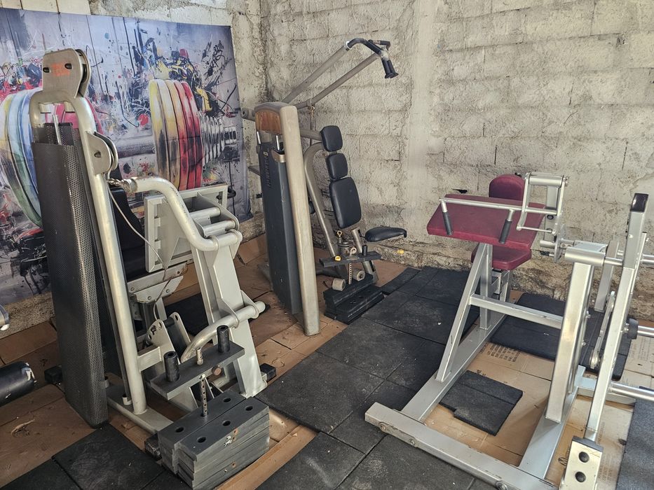 Aparate Fitness Pulse UK Presa picioare Teca Lat pulldown Leg extension Extensii cvadriceps Leg curl flexii femural extensii triceps