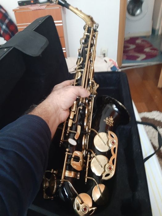 Saxofon nobile sone foarte bun