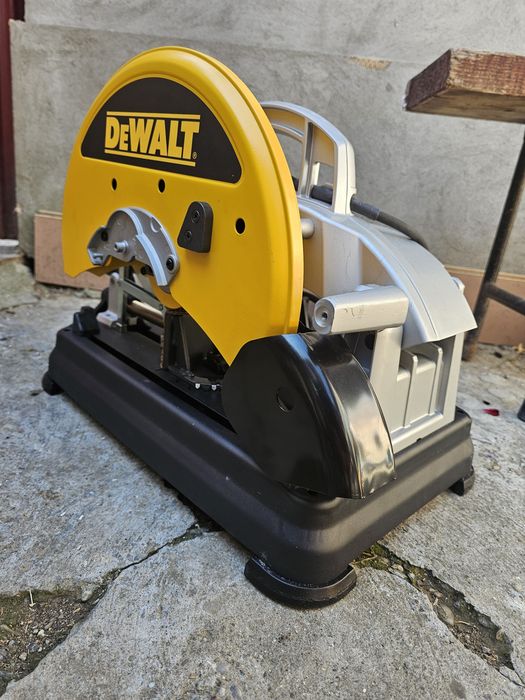 Vând mașină pentru debitat metale DeWalt DW872 Type 15, de 2200W, pentru disc de 355 mm.