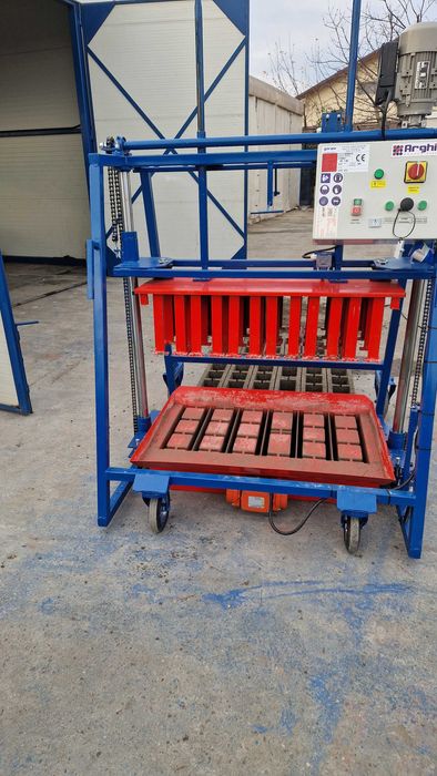 Promotie Presa/ Masina mobila boltari beton, boltari fundatie, boltari stalp -model SMART