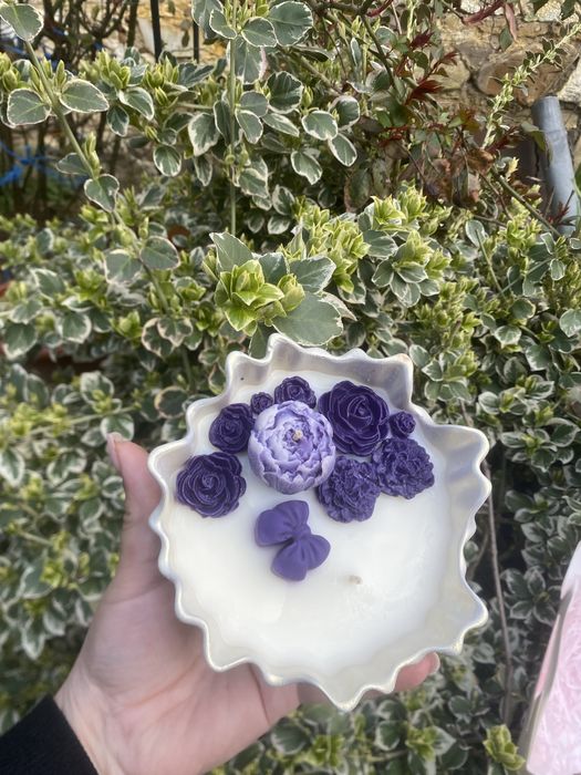 Realizez lumânări din ceară de soia naturală