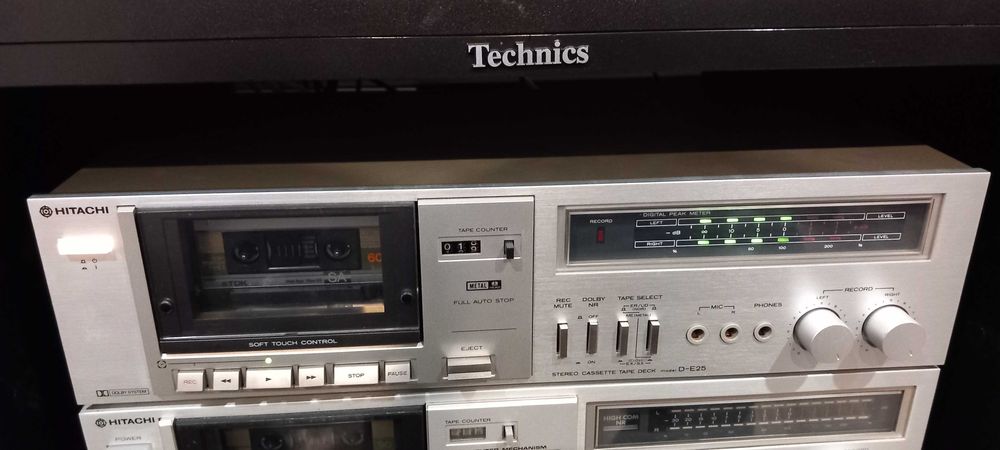 Продавам Дек Hitachi D-E25