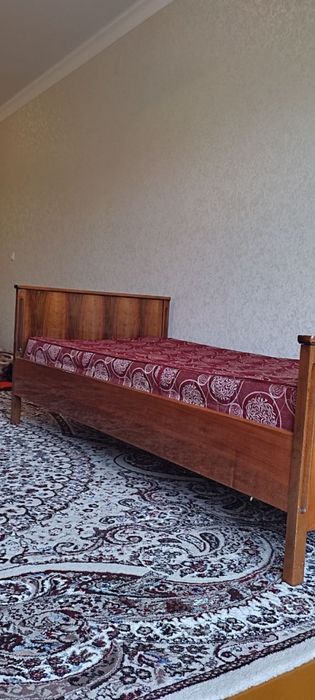 Rumenskiy divan sotiladi soni 2ta narxi kelishilinmedi