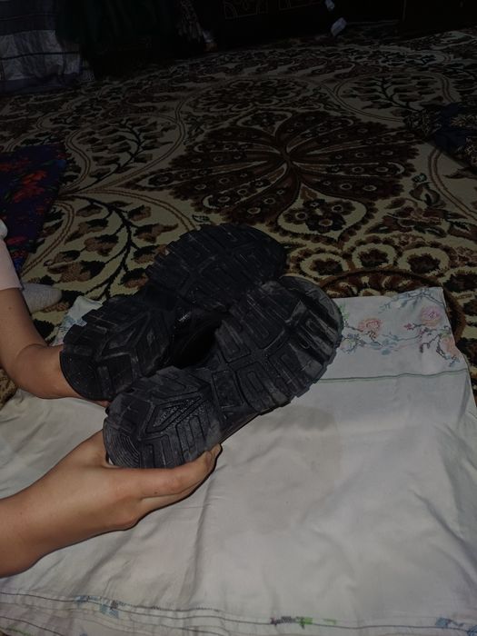 Kerasofka   2  martta kiyilgan holati yaxshi  Qizlarniki