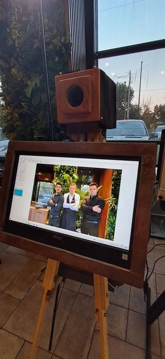 Cabina. Platforma. Flori. Panou invitat