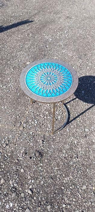 Столик. Стол. Мебель для гостиной.