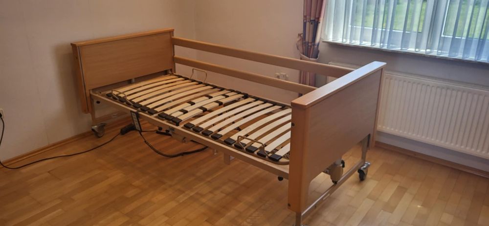 Немско болнично легло + нов матрак