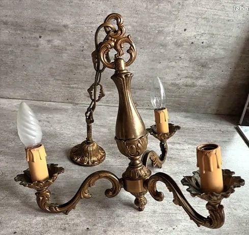 Superb candelabru antic din bronz masiv în stilul francez Louis ,piesa cu o lucrătură de o foarte mare finețe