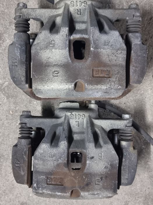 Суппорта передние на Toyota Estima Договорная