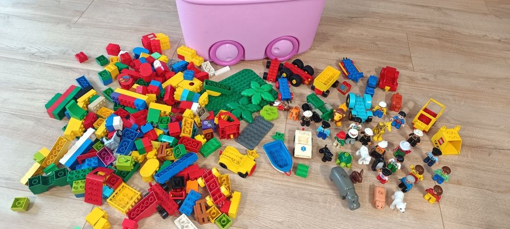 Кутия от няколко комплекта оригинално Lego Duplo