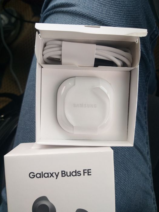 продам наушиник оргинальный новый