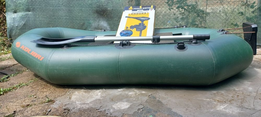 Продавам  лодка  колибри T250 плюс електрически двигател мини кота  30 lb