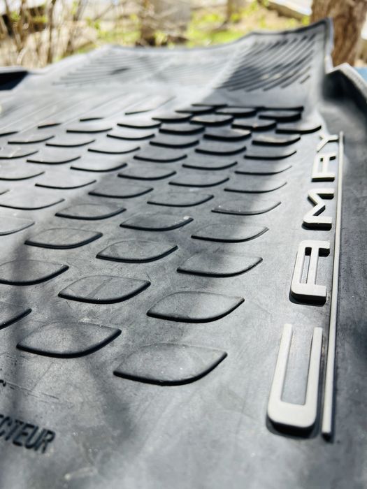 Продам полики от камри 70