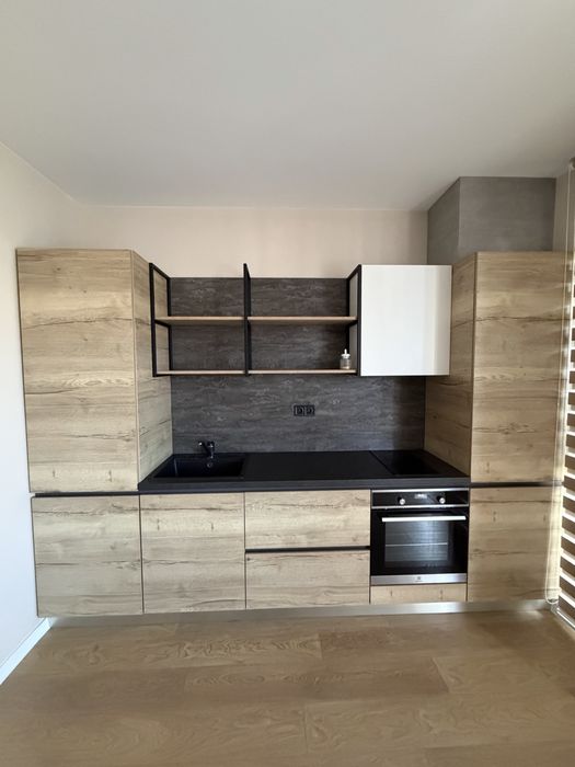 Кухни с пълно оборудване в различни цветове