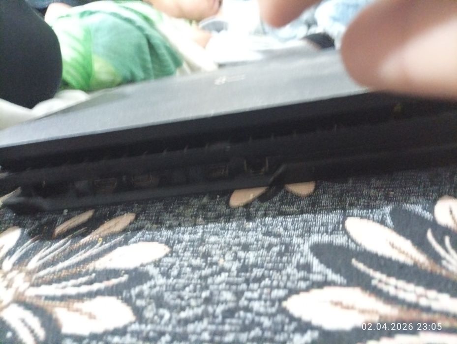 Vând PS 4 pro negru