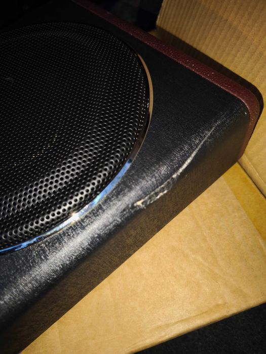 Бас каса с вграден усилвател за под седалка