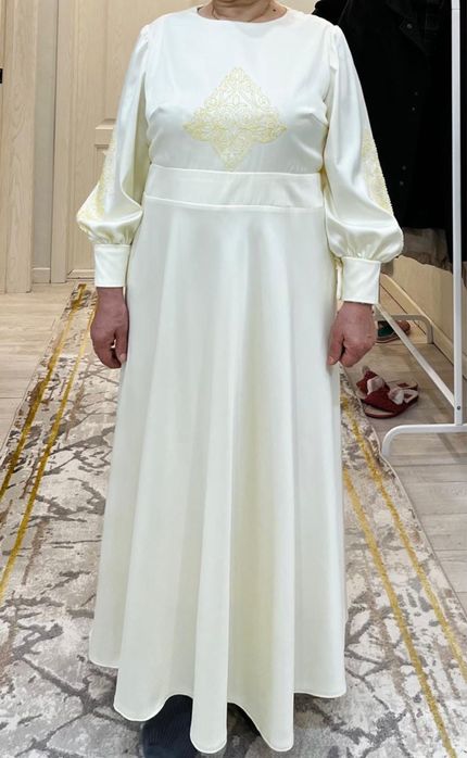 Платье нарядное женское