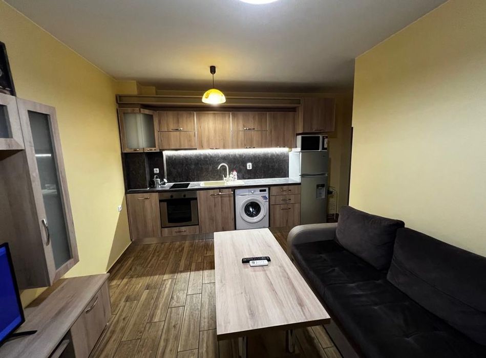 Дава се под наем Двустаен апартамент в Пловдив, Южен - 65 кв.м за 380 € - Снимка #1