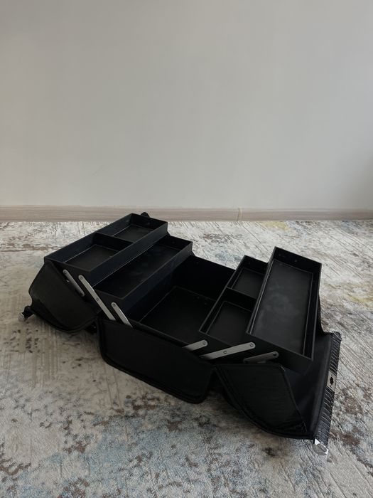 Продам чемодан визажиста