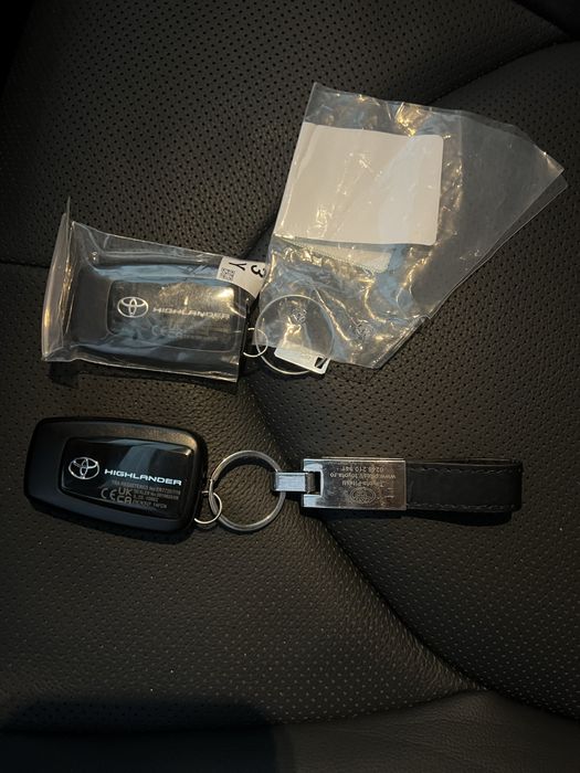 Toyota Highlander 2,5 Hibrid AWD Luxury Pearly